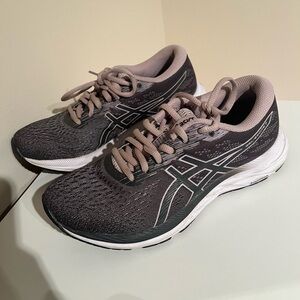Women’s ASICS size 6 gel excite 7 running shoe